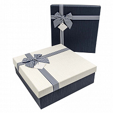 Коробка подарочная квадратная  19,5х19,5х6,5см ассорти белая/синяя с полосатым бантом OMG 720980/3